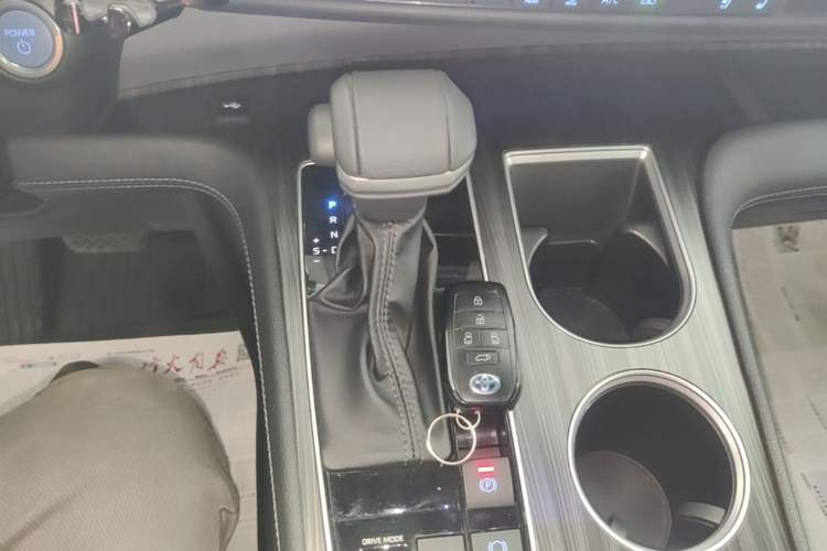 Used Toyota SIENNA 2021 2.5L Hybrid Premium Edition Gear Lever
