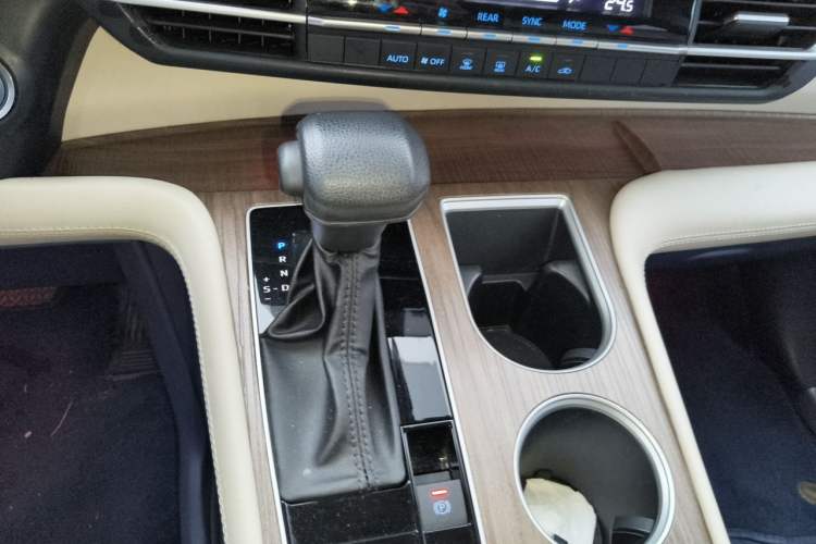 Used Toyota SIENNA 2021 2.5L Hybrid Comfort Edition Gear Lever
