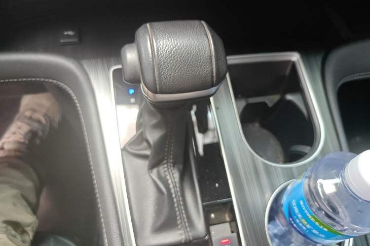 Used Toyota SIENNA 2021 2.5L Hybrid Premium Edition Gear Lever