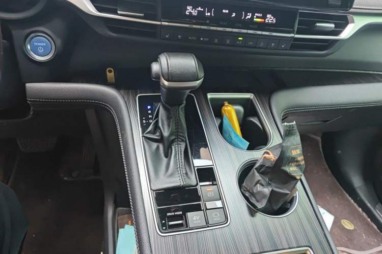 Used Toyota SIENNA 2021 2.5L Hybrid Platinum Edition Gear Lever