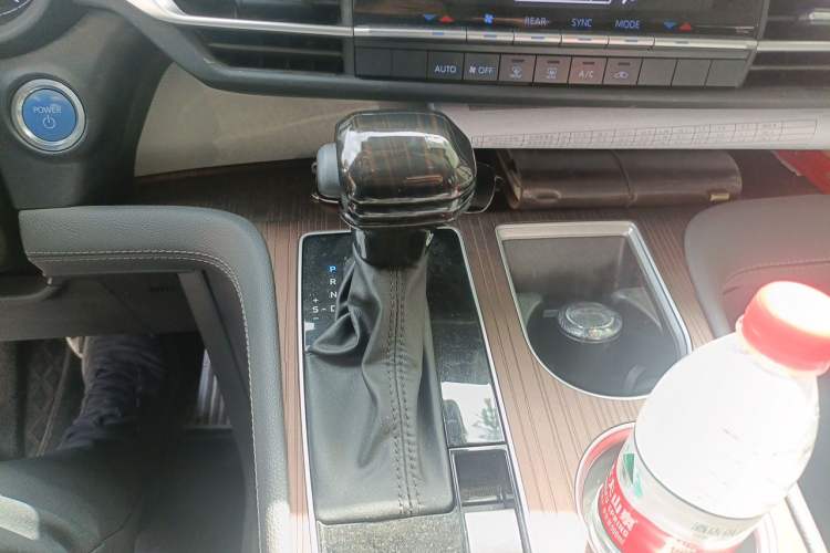 Used Toyota SIENNA 2021 2.5L Hybrid Comfort Edition Gear Lever