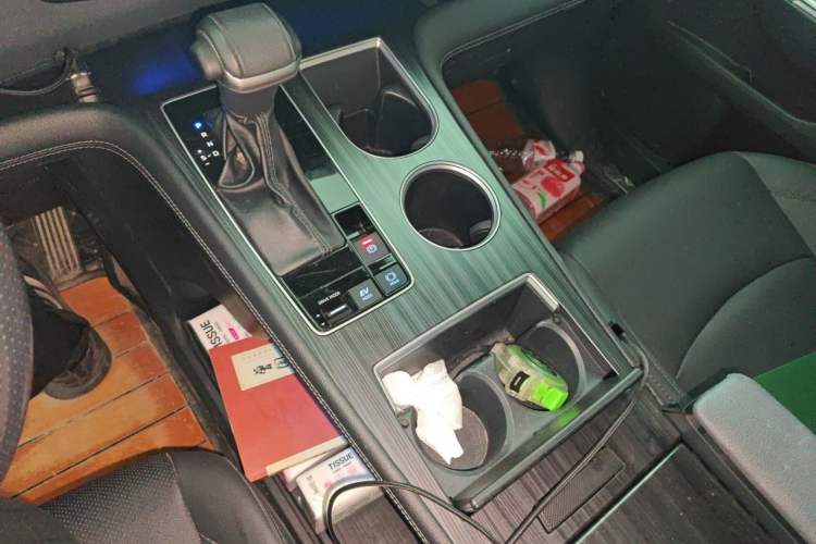 Used Toyota SIENNA 2021 2.5L Hybrid Premium Edition Gear Lever