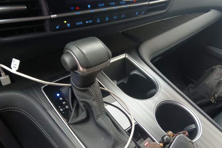 Used Toyota SIENNA 2021 2.5L Hybrid Premium Edition Gear Lever