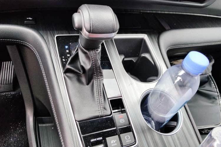 Used Toyota SIENNA 2021 2.5L Hybrid Platinum Edition Gear Lever