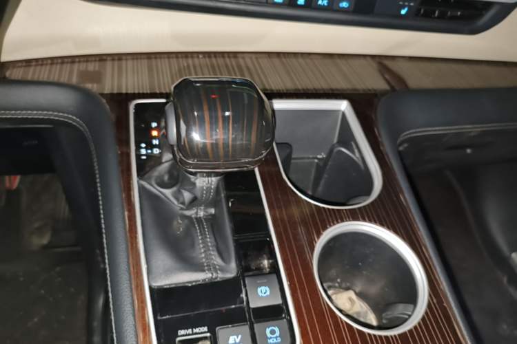 Used Toyota SIENNA 2021 2.5L Hybrid Luxury Edition Gear Lever