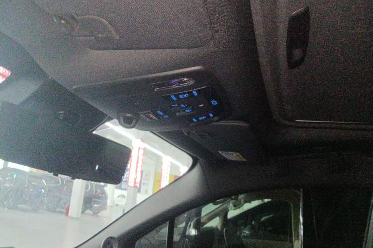 Used Toyota SIENNA 2021 2.5L Hybrid Platinum Edition Headliner