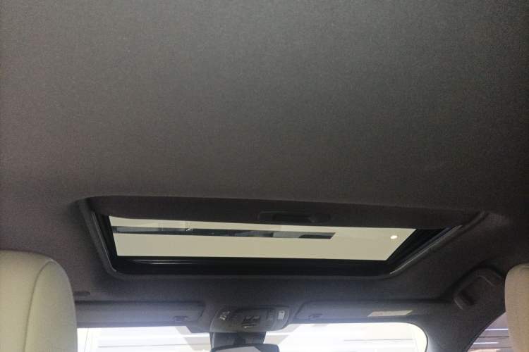 Used Toyota SIENNA 2021 2.5L Hybrid Premium Edition Headliner