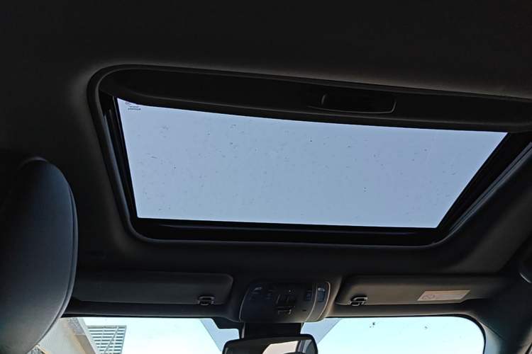 Used Toyota SIENNA 2021 2.5L Hybrid Premium Edition Headliner
