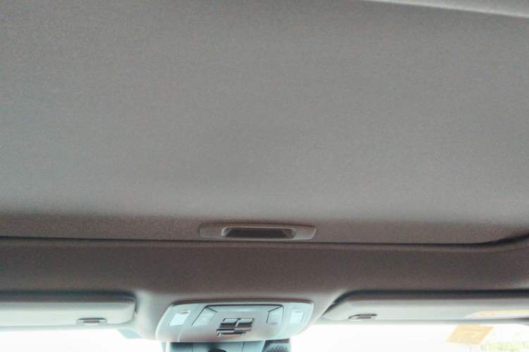 Used Toyota SIENNA 2021 2.5L Hybrid Luxury Edition Headliner
