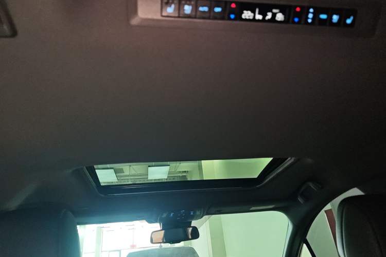 Used Toyota SIENNA 2021 2.5L Hybrid Premium Edition Headliner