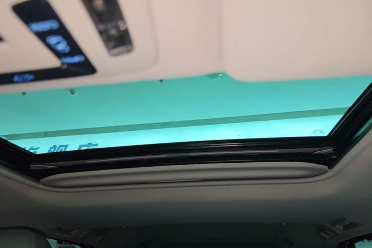Used Toyota SIENNA 2021 2.5L Hybrid Luxury Edition Headliner