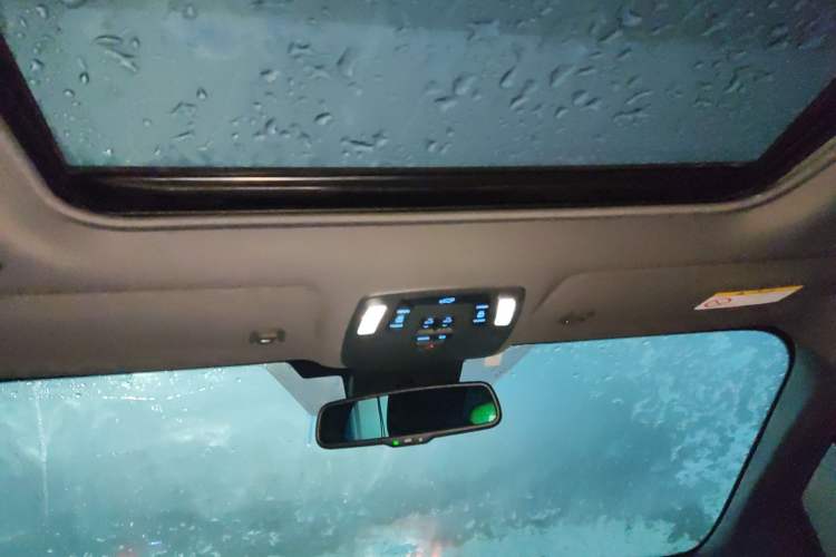 Used Toyota SIENNA 2021 2.5L Hybrid Luxury Edition Headliner