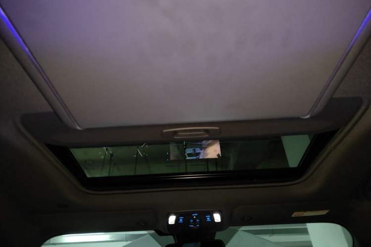 Used Toyota SIENNA 2021 2.5L Hybrid Premium Edition Headliner