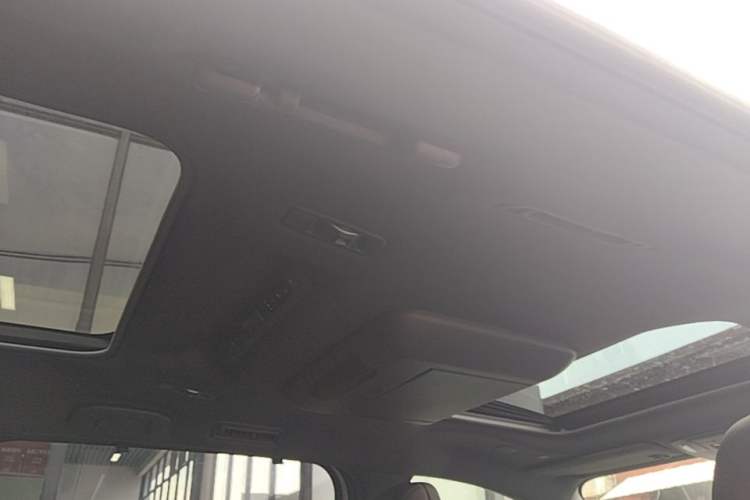 Used Toyota SIENNA 2021 2.5L Hybrid Platinum Edition Headliner