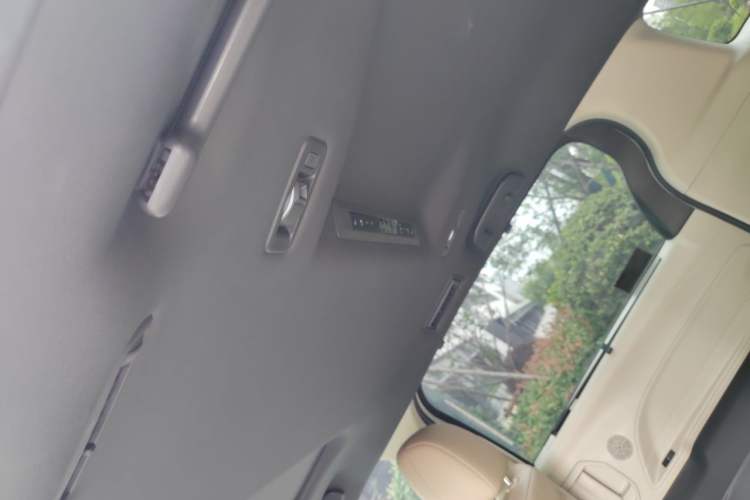 Used Toyota SIENNA 2021 2.5L Hybrid Luxury Edition Headliner