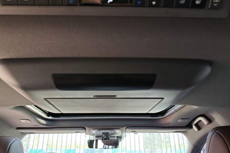 Used Toyota SIENNA 2021 2.5L Hybrid Platinum Edition Headliner