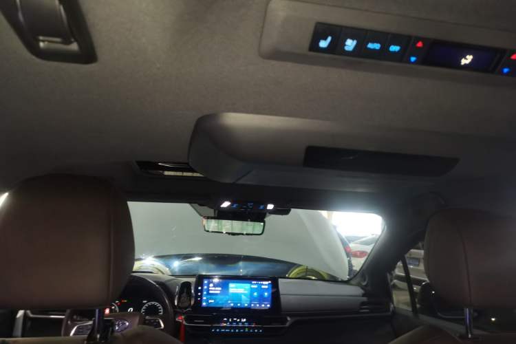 Used Toyota SIENNA 2021 2.5L Hybrid Platinum Edition Headliner