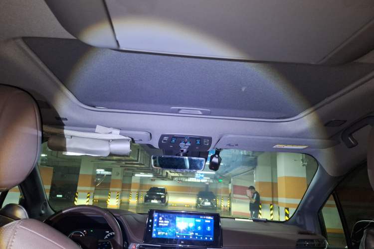 Used Toyota SIENNA 2021 2.5L Hybrid Platinum Edition Headliner