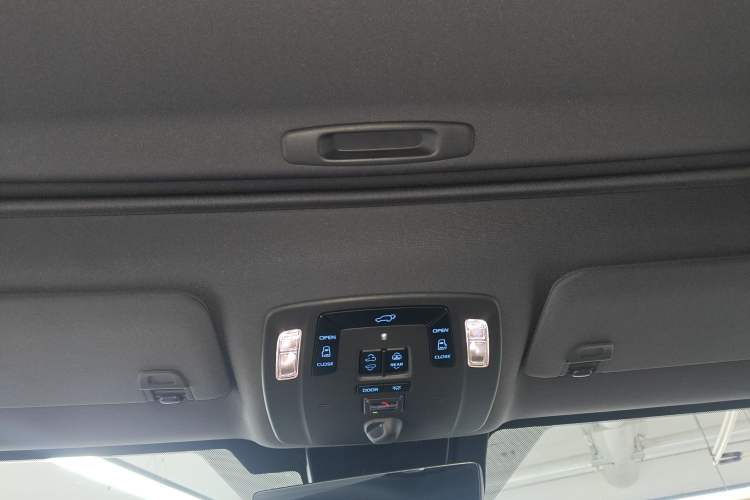 Used Toyota SIENNA 2021 2.5L Hybrid Platinum Edition Headliner