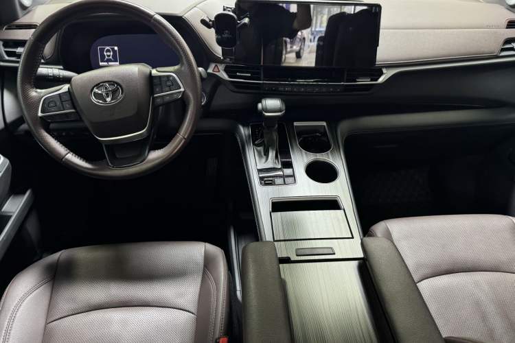 Used Toyota SIENNA 2021 2.5L Hybrid Platinum Edition Instrument Cluster