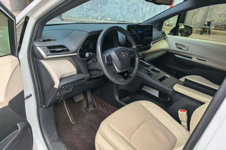Used Toyota SIENNA 2021 2.5L Hybrid Ultimate Edition Interior 1