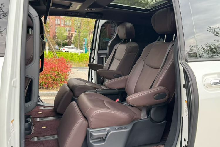 Used Toyota SIENNA 2021 2.5L Hybrid Platinum Edition Interior 1