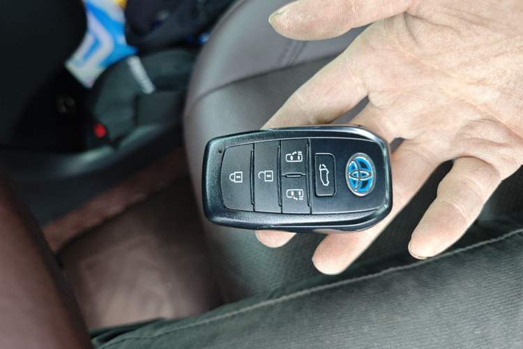 Used Toyota SIENNA 2021 2.5L Hybrid Platinum Edition Interior 1
