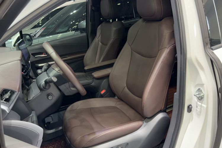 Used Toyota SIENNA 2021 2.5L Hybrid Platinum Edition Interior 1