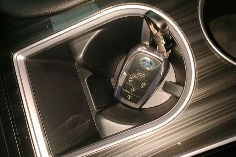 Used Toyota SIENNA 2021 2.5L Hybrid Platinum Edition Interior 1