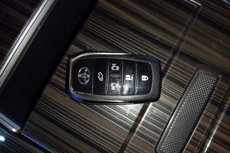 Used Toyota SIENNA 2021 2.5L Hybrid Platinum Edition Interior 1