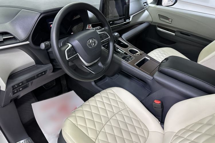 Used Toyota SIENNA 2021 2.5L Hybrid Comfort Edition Interior 1