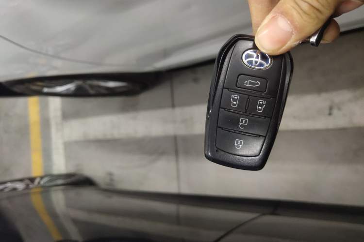 Used Toyota SIENNA 2021 2.5L Hybrid Platinum Edition Interior 1