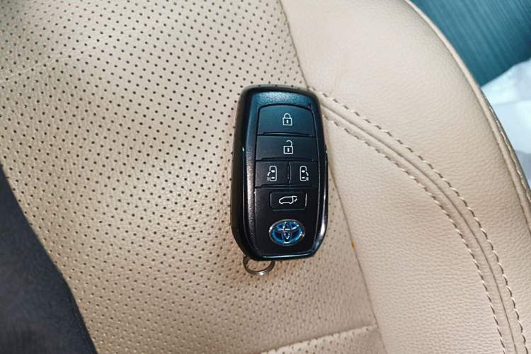 Used Toyota SIENNA 2021 2.5L Hybrid Ultimate Edition Interior 1