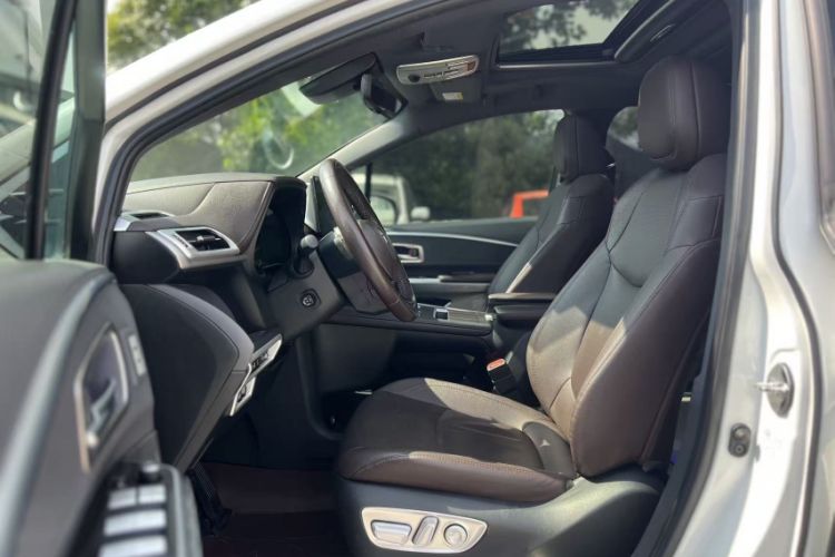 Used Toyota SIENNA 2021 2.5L Hybrid Platinum Edition Interior 1