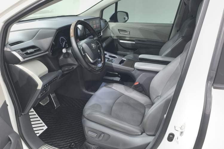 Used Toyota SIENNA 2021 2.5L Hybrid Comfort Edition Interior 1
