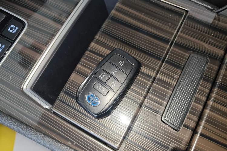 Used Toyota SIENNA 2021 2.5L Hybrid Platinum Edition Interior 1
