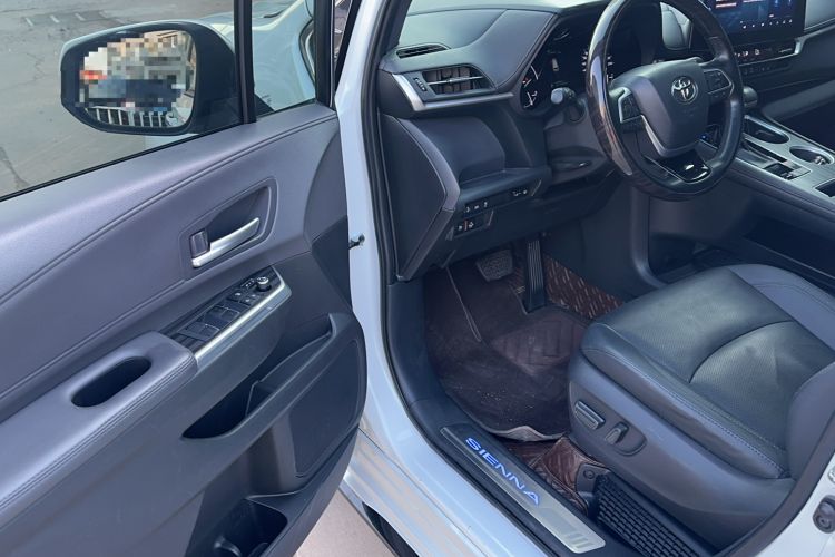 Used Toyota SIENNA 2021 2.5L Hybrid Premium Edition Interior 1