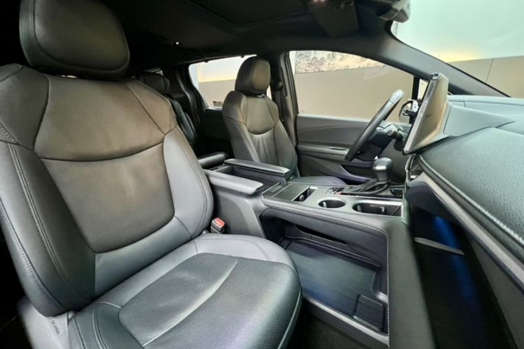 Used Toyota SIENNA 2021 2.5L Hybrid Ultimate Edition Interior 10