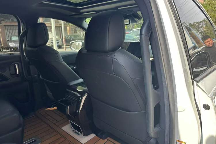 Used Toyota SIENNA 2021 2.5L Hybrid Ultimate Edition Interior 10
