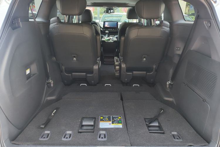 Used Toyota SIENNA 2021 2.5L Hybrid Premium Edition Interior 10