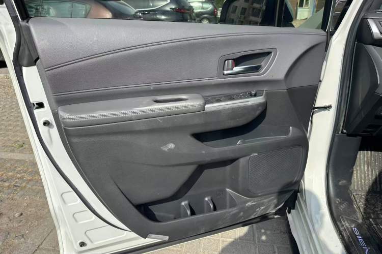 Used Toyota SIENNA 2021 2.5L Hybrid Ultimate Edition Interior 11