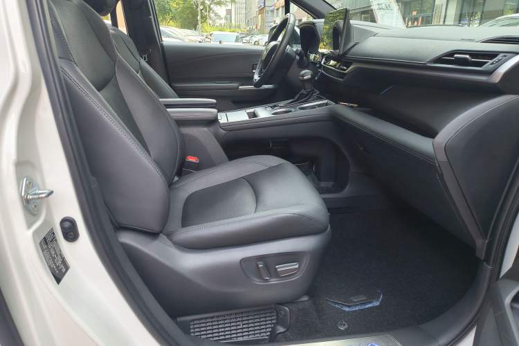 Used Toyota SIENNA 2021 2.5L Hybrid Premium Edition Interior 11