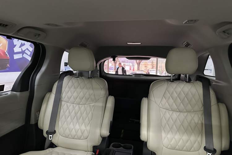 Used Toyota SIENNA 2021 2.5L Hybrid Comfort Edition Interior 12