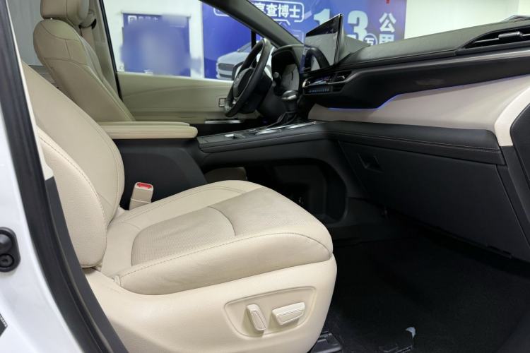 Used Toyota SIENNA 2021 2.5L Hybrid Ultimate Edition Interior 12