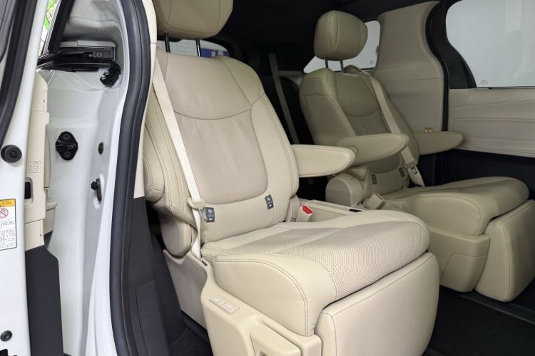Used Toyota SIENNA 2021 2.5L Hybrid Ultimate Edition Interior 13