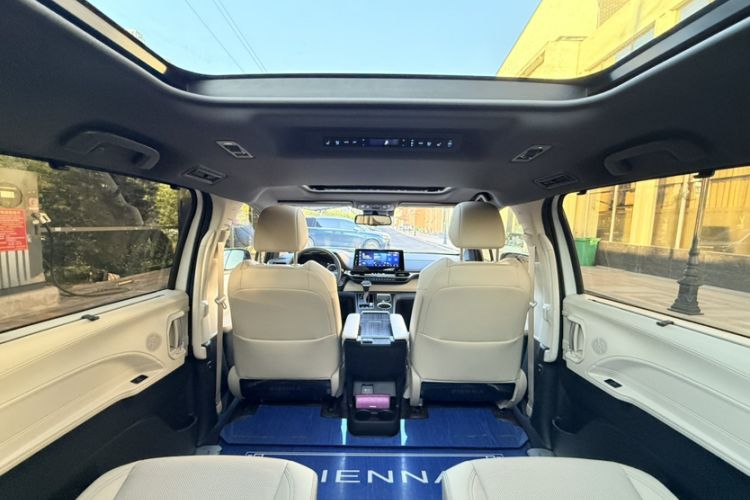 Used Toyota SIENNA 2021 2.5L Hybrid Ultimate Edition Interior 14