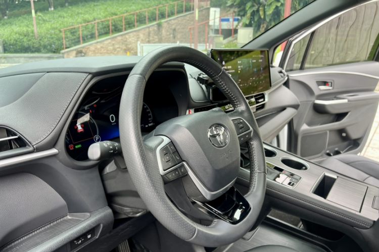 Used Toyota SIENNA 2021 2.5L Hybrid Ultimate Edition Interior 14