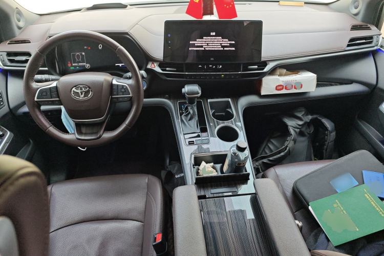 Used Toyota SIENNA 2021 2.5L Hybrid Platinum Edition Interior 2