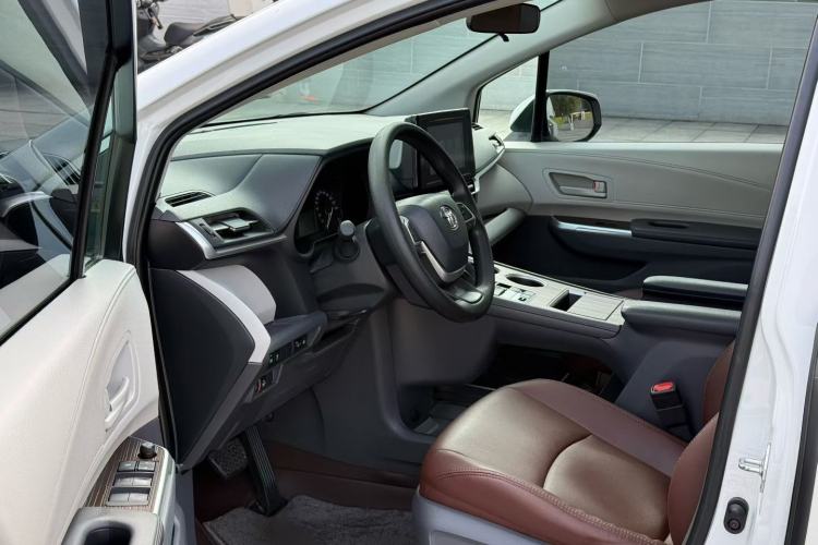 Used Toyota SIENNA 2021 2.5L Hybrid Comfort Edition Interior 2