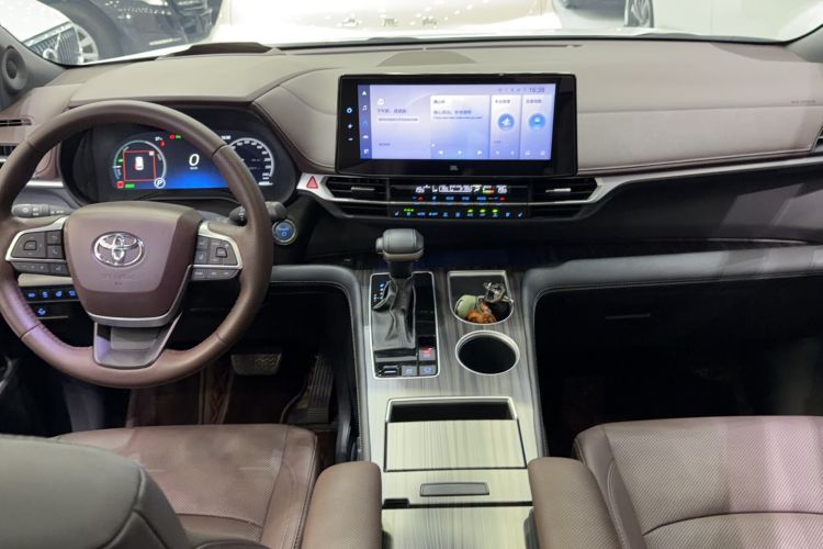 Used Toyota SIENNA 2021 2.5L Hybrid Platinum Edition Interior 2